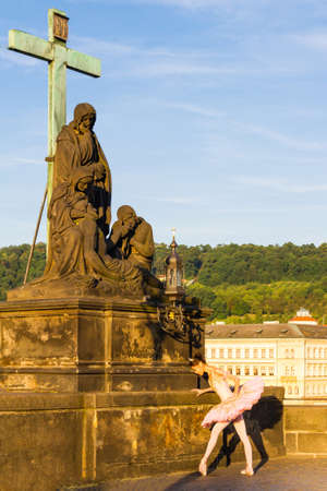 Ballerina on Charles Bridge in Prague, Czech Republic. 08/08/2017のeditorial素材