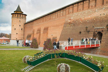 Kolomna, Russia - October 21, 2017: Marinkin Tower Of Kremlin With People Tourists Autumn. Famous Historical Monument In Kolomna, Moscow Region.のeditorial素材