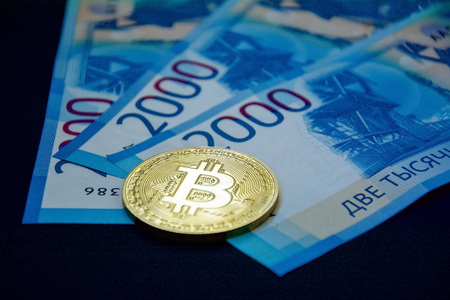 one bitcoin lies on the new Russian 2000 rubles bank notes, macro.