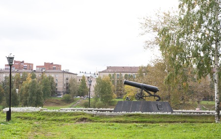 Gun on the pedestal in Petrozavodsk, Russiaのeditorial素材