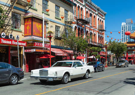 White vintage motor car Lincoln in downtown of Victoria BC, Canada-July 21,2021. Street view, travel photo, selective focusのeditorial素材