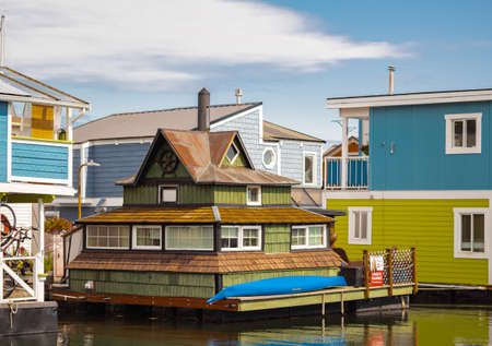 Floating Home Village Colorful Houseboats. Fisherman's Wharf Reflection Inner Harbor, Victoria BC, Canada Pacific Northwest. Area has floating homes, piers, restaurants. Street view, nobodyのeditorial素材