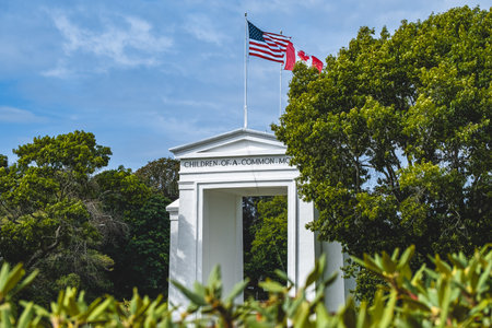 The gate monument in Peace Arch Park, Blaine, Washington, USA.Two countries flags on the monument in Peace Arch Park. USA Canada border. Historical landmark in Surrey, British Columbia-August 30, 2023のeditorial素材