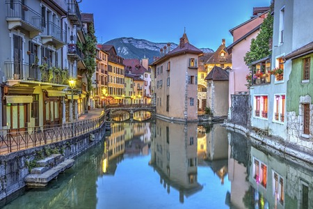 Quai de lIle and canal in Annecy old city, France, HDRの写真素材