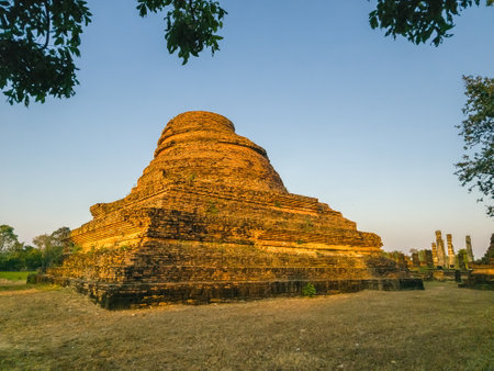 Ruins of Yah Kron Wat temple, Sukhothai, Thailandの写真素材
