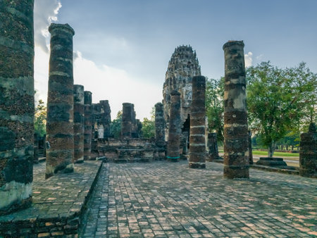 Ruins of Wat Phra Phai Luang temple in Sukhothai, Thailandの写真素材