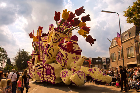 ZUNDERT, NETHERLANDS, 03 SEPTEMBER 2017. Flower Parade in Zundert.のeditorial素材