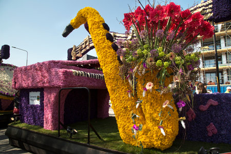 SASSENHEIM, NETHERLANDS, 21 APRIL 2018. Flower Parade, Bloemencorso.のeditorial素材