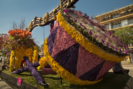 SASSENHEIM, NETHERLANDS, 21 APRIL 2018. Flower Parade, Bloemencorso.のeditorial素材