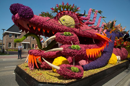 SASSENHEIM, NETHERLANDS, 21 APRIL 2018. Flower Parade, Bloemencorso.のeditorial素材