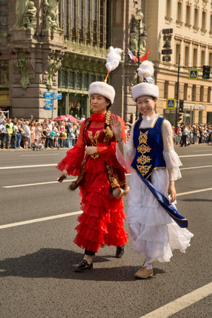 SAINT-PETERSBURG, RUSSIA. 27 MAY 2018. City Day in St. Petersburg, Russia. Costume parade along Nevsky Prospect.のeditorial素材