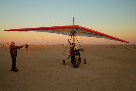 DOUZ, TUNISIA. 23 DECEMBER 2018. The hang glider prepares for takeoff at the Festival of the Sahara in Douz, Tunisia.のeditorial素材