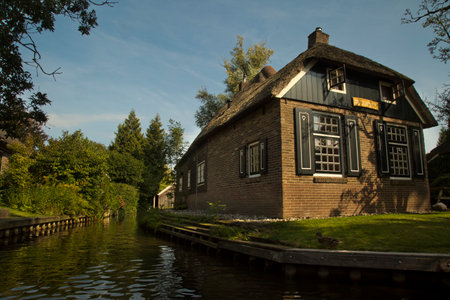 GIETHOORN, THE NETHERLANDS, 31 AUGUST 2019. View of the picturesque canals of the village of Giethoorn in the Netherlands.のeditorial素材