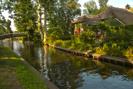 GIETHOORN, THE NETHERLANDS, 31 AUGUST 2019. View of the picturesque canals of the village of Giethoorn in the Netherlands.のeditorial素材