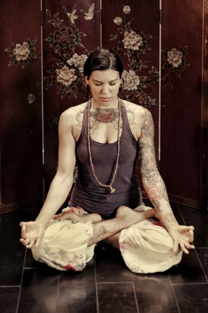 Young woman meditating quietly の写真素材