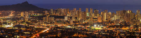 View to Honolulu from Tantalus Lookout at sunset, Oahu, Hawaiiの写真素材