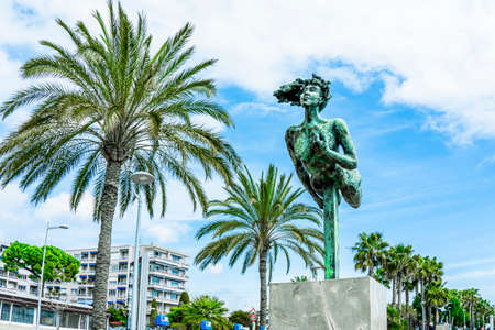 Cagnes-Sur-Mer, FRANCE, 03/25/2021: Sculpture called THE FLY by Lena Dettervik is located along the mediterranean sea an open air museum in downtown.のeditorial素材
