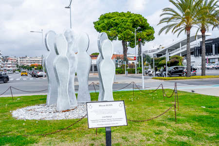 Cagnes -Sur-Mer, FRANCE - 25.03.2021: City Sculpture THE CROWD. Art Performance in french riviera. High quality photoのeditorial素材