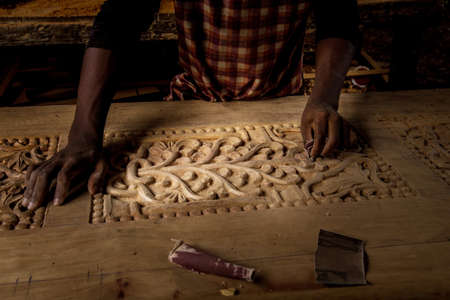 Zanzibar, Tanzania, March 29, 2018. one african man wood carve doing the the work makes a beautiful carver door. Traditional African artのeditorial素材