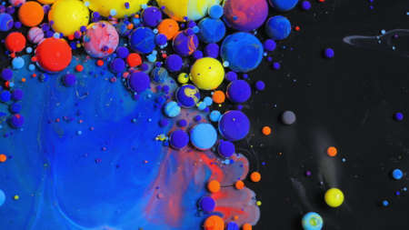 Stream Of Colorful Bubbles Moving On Paint Surface Black Blue Yellow Ink Beautiful 4K Background Wallpaperの写真素材
