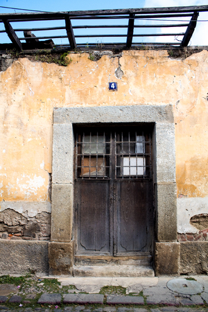 Ruined house door in Antigua Guatemalaのeditorial素材