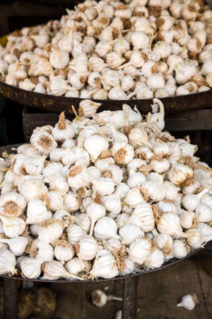 A lot of garlic bulbs on sale in a street market in Jodhpur, Rajasthan, Indiaの写真素材