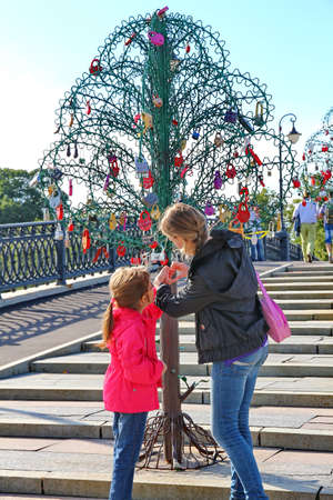 MOSCOW, RUSSIA - JULE 25: Trees of love on Luzhkov bridge on Jule 25, 2013 in Moscow, Russia. The sculpture in the form of a tree for newlyweds and lovers, to hang padlocks as a symbol of love. のeditorial素材
