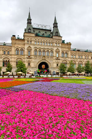 MOSCOW - JULY 20: Flower Festival in Red Square in honor of 120th anniversary of the trading house GUM on July 20, 2013 in Moscow. For the festival have been grown more than 650 thousand flowers. のeditorial素材