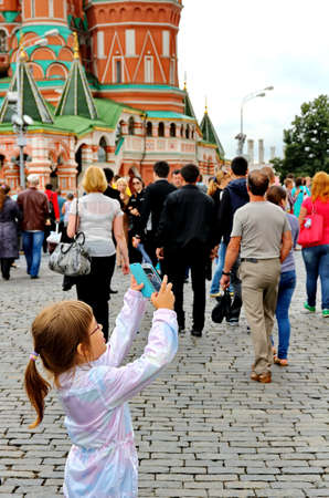 MOSCOW - JULY 20: Tourists visiting the Red Square on july 20, 2013 in Moscow, Russia. The Red Square and the Kremlin are the main attractions in Moscowのeditorial素材