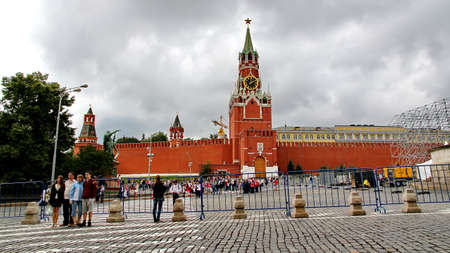 MOSCOW - JULY 20: Tourists visiting the Red Square on july 20, 2013 in Moscow, Russia. The Red Square and the Kremlin are the main attractions in Moscowのeditorial素材