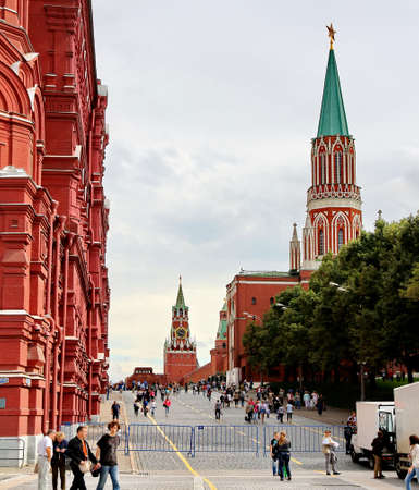 MOSCOW - JULY 20: Tourists visiting the Red Square on july 20, 2013 in Moscow, Russia. The Red Square and the Kremlin are the main attractions in Moscowのeditorial素材
