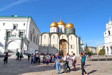 MOSCOW, RUSSIA - SEPTEMBER 25, 2015: Tourists visiting the Kremlin. Inside this Sobornaya Square where the Assumption Cathedral.のeditorial素材