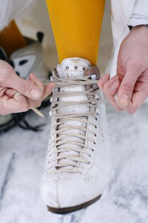 Putting on ice skatesの写真素材