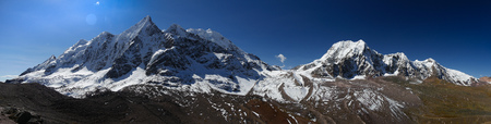 panorama view on the ausangate trail. Peruの写真素材