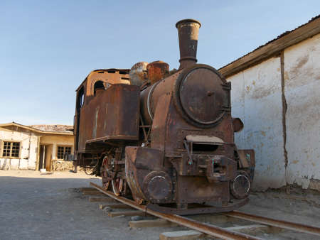 Derelict and rusting accommodation village at the historic Humberstone Saltpeter Works in the Atacama Desert near Iquique in Chile. The site is now an open air museum and a Unesco World Heritage SIteのeditorial素材