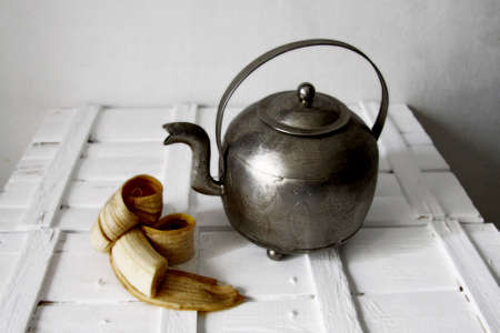 teapot and bananaの写真素材