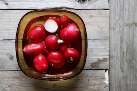 radish on wood background
の写真素材