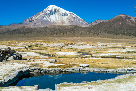 Hot springs in Sajama National Park with Sajama Volcan in the background, Boliviaの写真素材