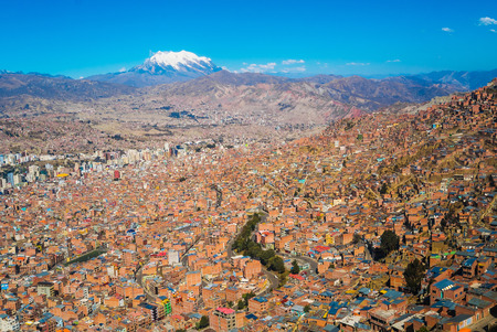 Aerial view of La Paz with Illimani mountain, Boliviaの写真素材