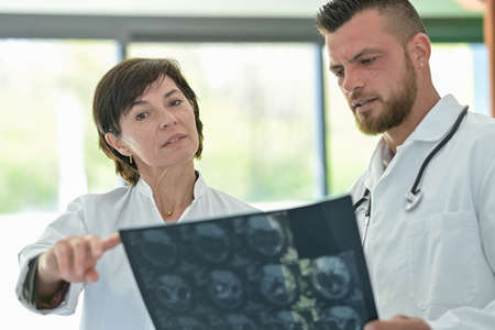 Discussion between two doctor colleagues about a patient's X-ray