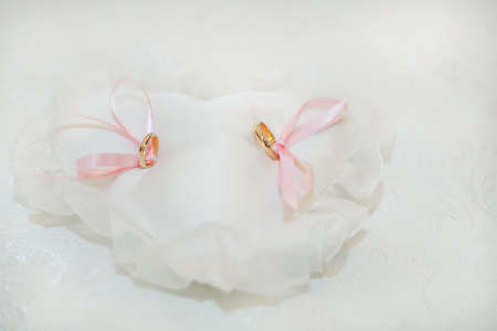 It closes on the wedding ring on wedding white pillowの写真素材