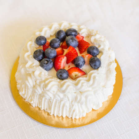 sweet wedding cake with fresh berriesの写真素材