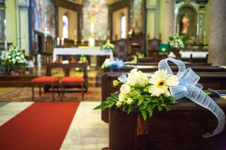  Beautiful flowers wedding decoration in a church.のeditorial素材