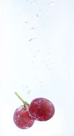 Grapes in waterの写真素材