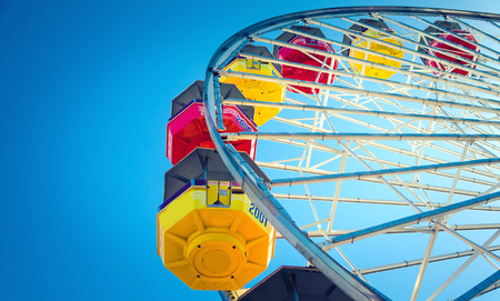Ferris Wheel Over Blue Sky Backgroundの写真素材