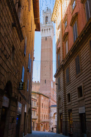 Day view of Campo Square (Piazza del Campo), Siena Palazzo Pubblico and Mangia Tower (Torre del Mangia) in Siena, Tuscany, Italy.の写真素材