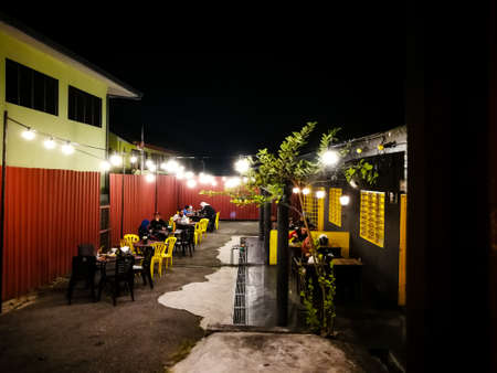 Selangor, Malaysia - April 5, 2018: Customers dining at Mixwell Garage Restaurant, Sungai Tangkas, Kajang.のeditorial素材