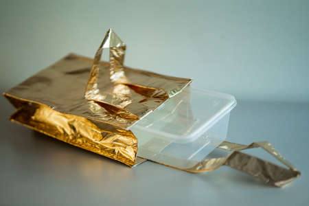 Reusable Metallic paper bag for gift , popular as wedding favor and door gifts.