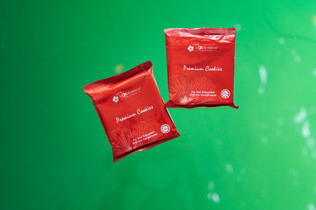 port dickson, Malaysia - December 18, 2020:  Nicely presented Premium Cookies wrapped in a plastic packaging in an hotel room as a giftのeditorial素材