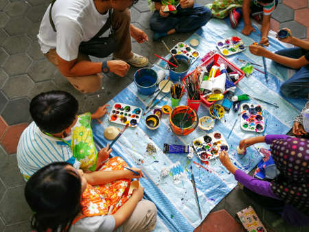 Bangi, Malaysia - May, 2018 : Children Learning Painting Drawing in outdoor.のeditorial素材